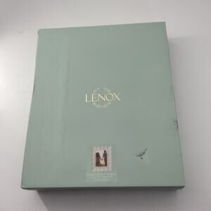 Lenox French Perle Scallop Frame-Holds, 5 in X 7 inch NEW